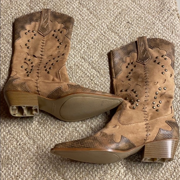 UNIQUE COWGIRL BOOTS - Picture 1 of 3